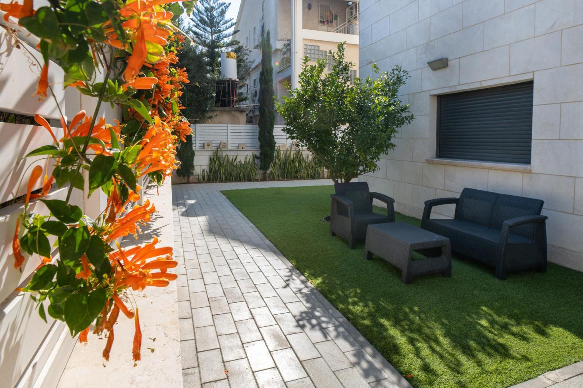 Balfour Sea View City Center Нагария Экстерьер фото