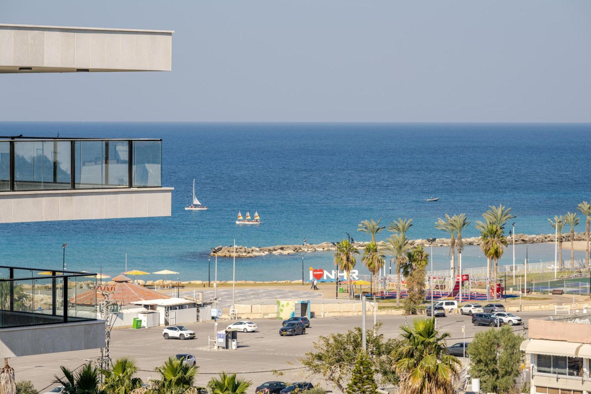 Balfour Sea View City Center Нагария Экстерьер фото