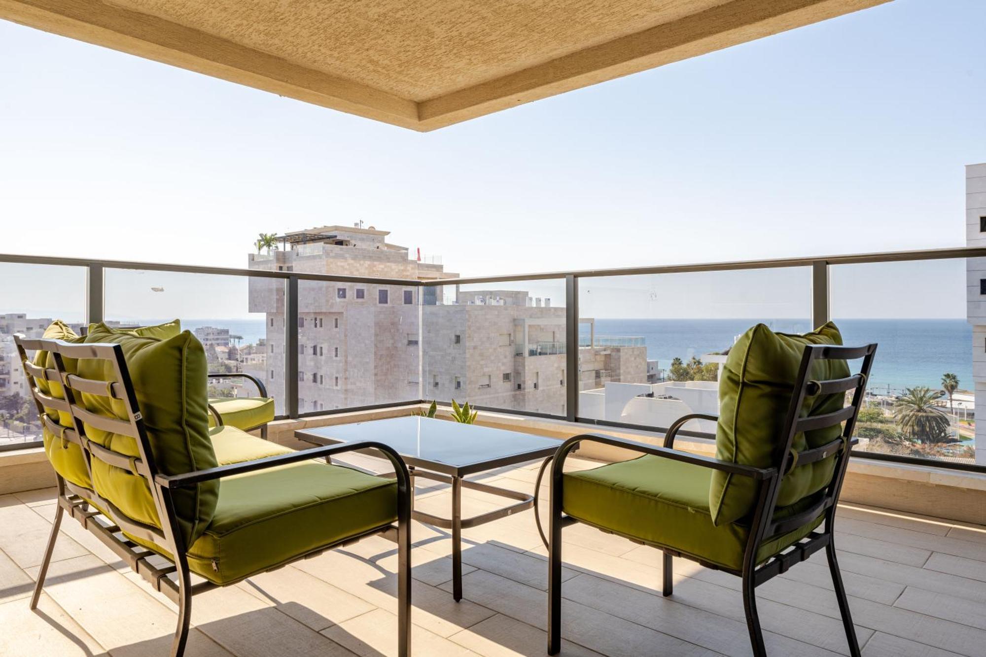 Balfour Sea View City Center Нагария Экстерьер фото