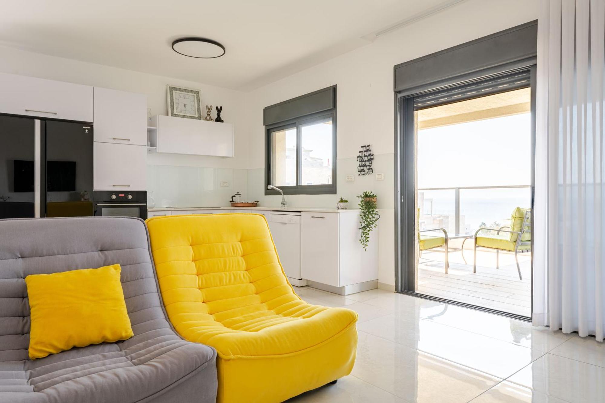 Balfour Sea View City Center Нагария Экстерьер фото