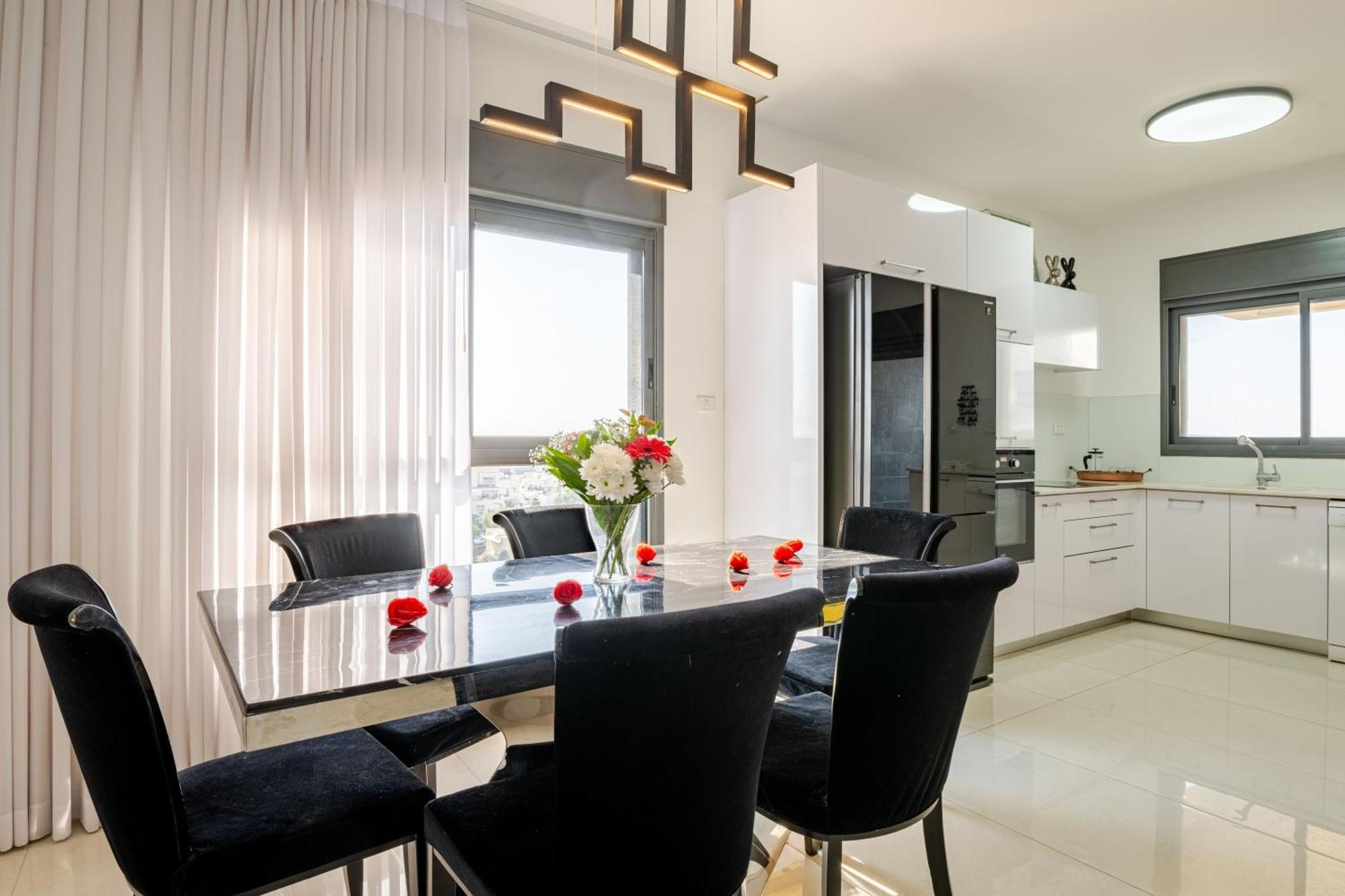 Balfour Sea View City Center Нагария Экстерьер фото