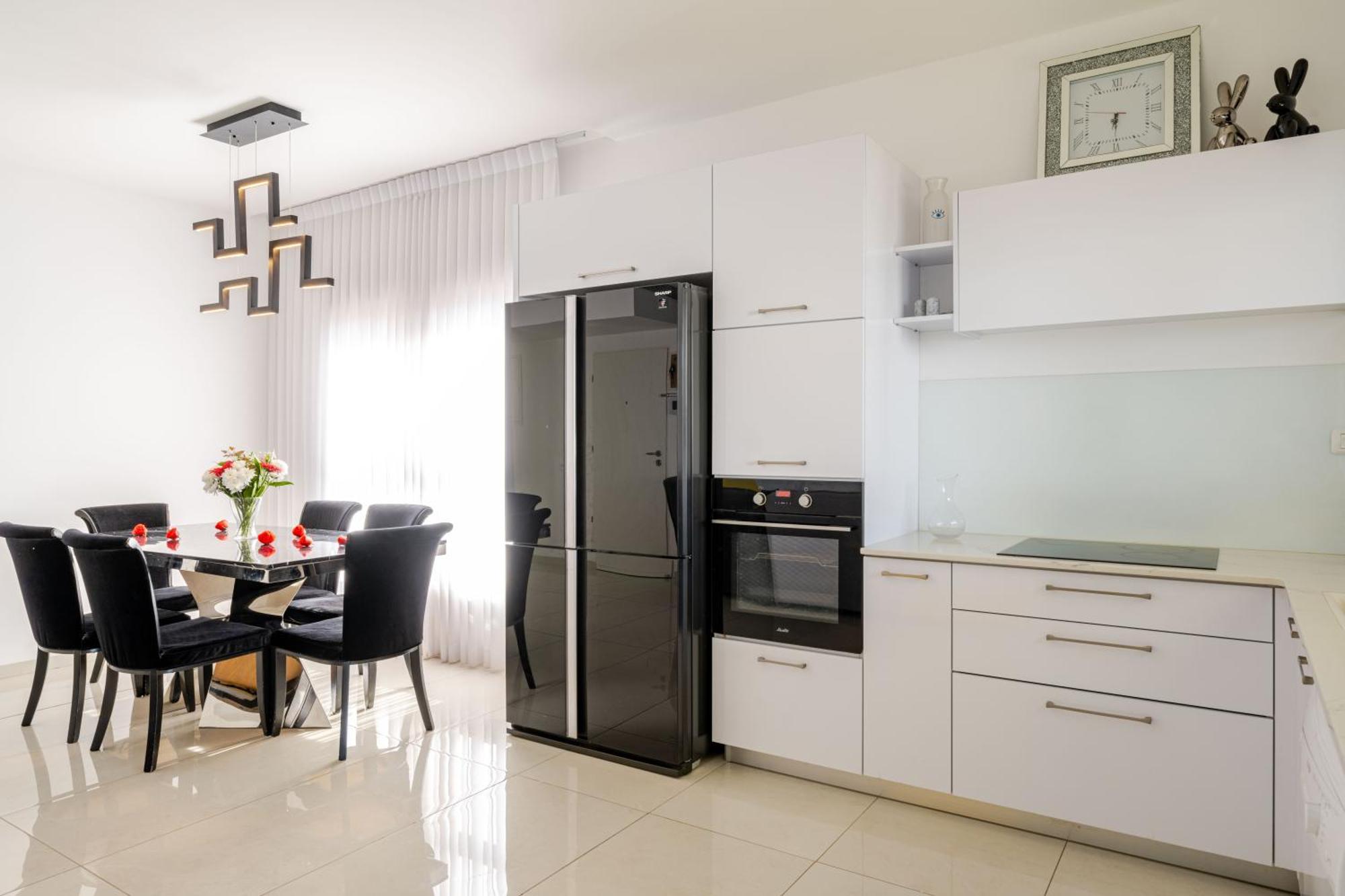 Balfour Sea View City Center Нагария Экстерьер фото