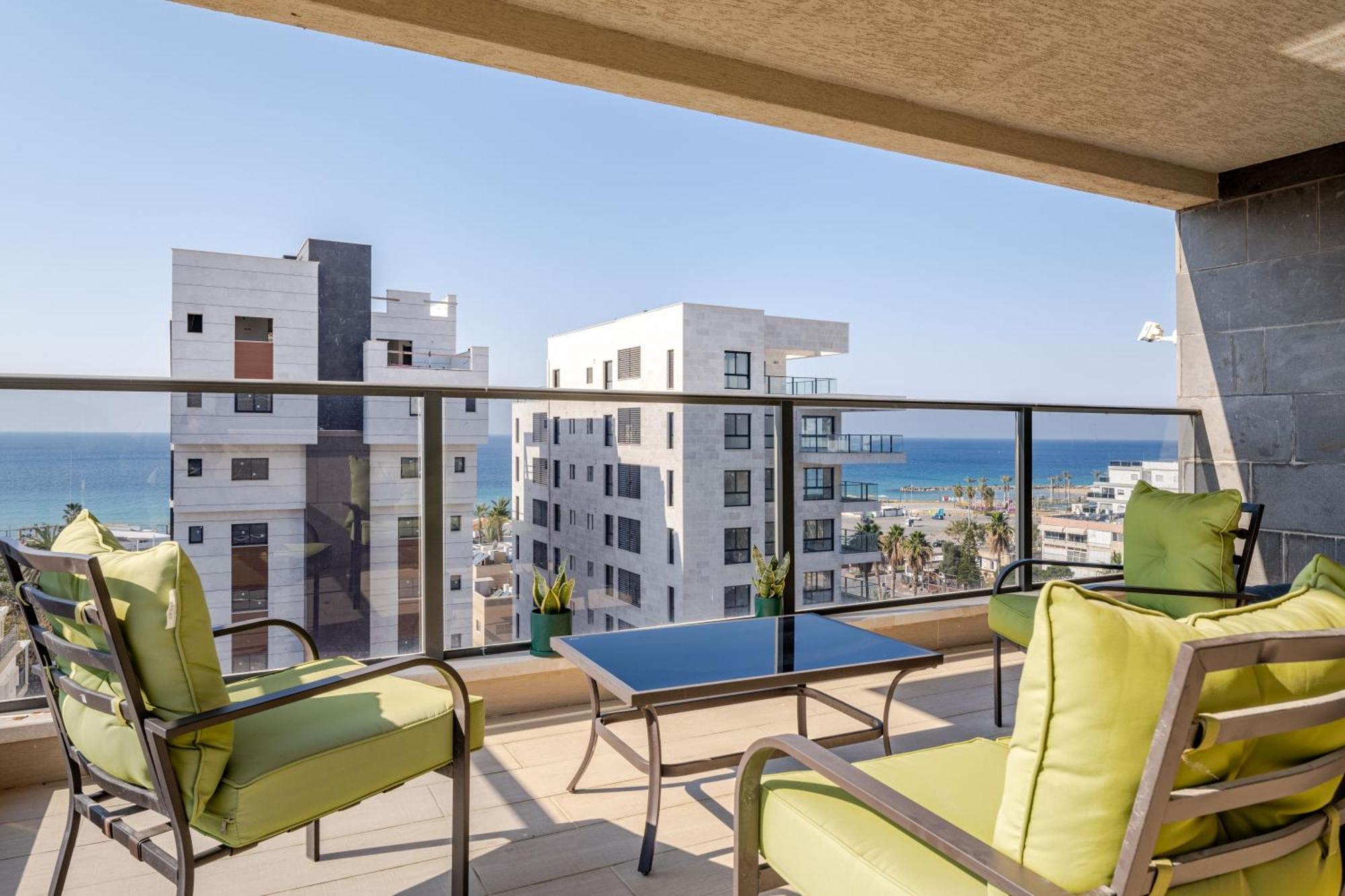 Balfour Sea View City Center Нагария Экстерьер фото