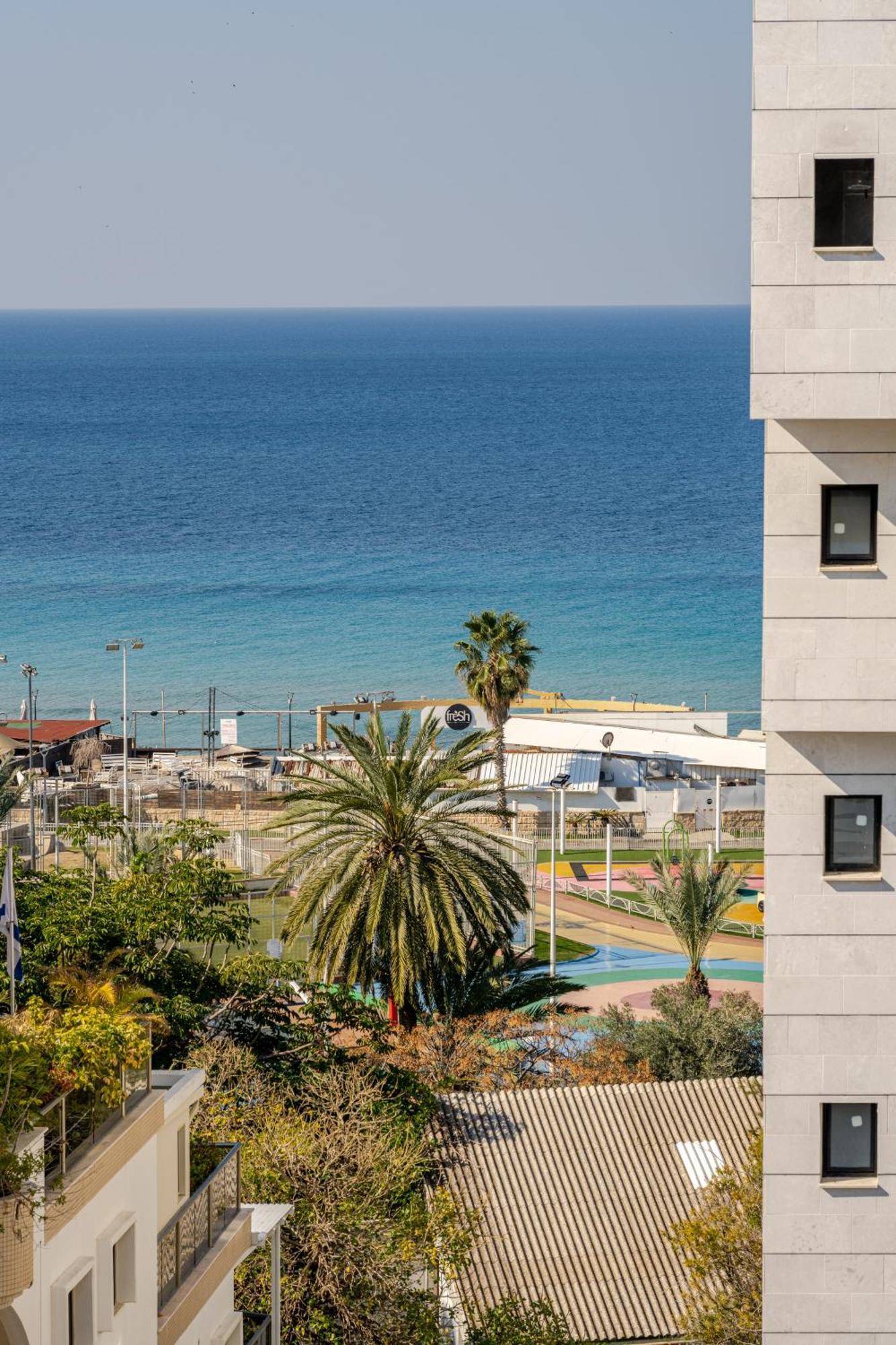 Balfour Sea View City Center Нагария Экстерьер фото