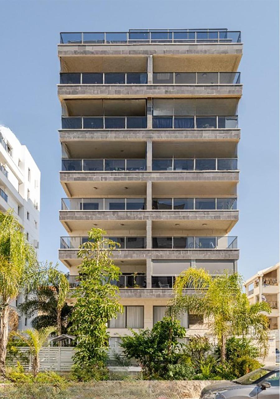 Balfour Sea View City Center Нагария Экстерьер фото