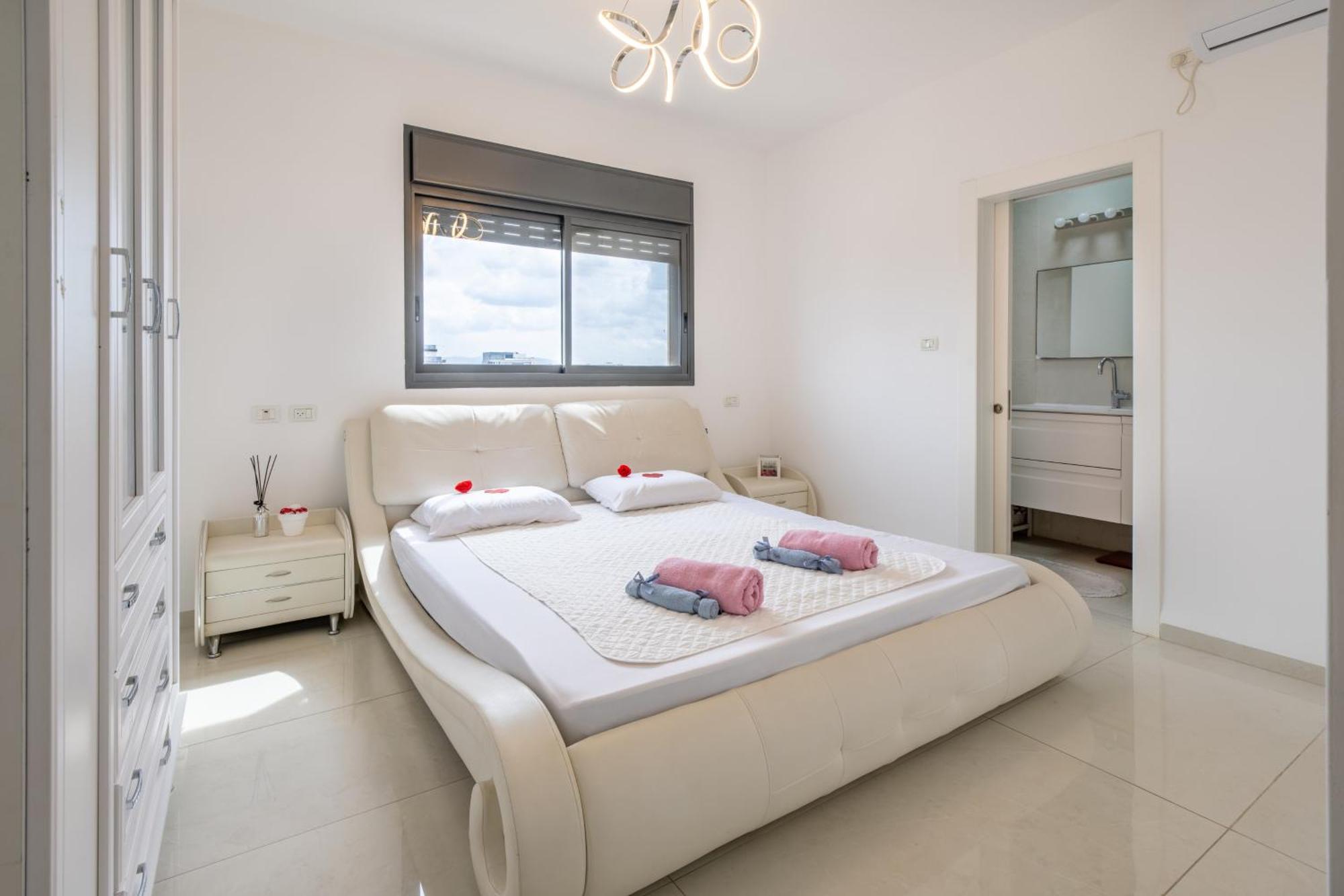Balfour Sea View City Center Нагария Экстерьер фото