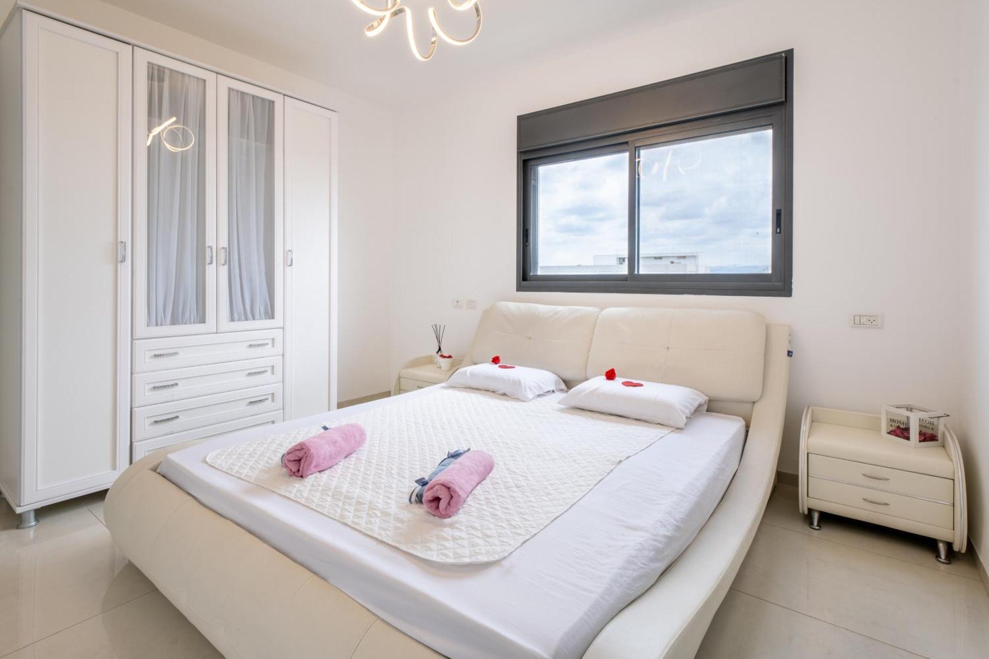 Balfour Sea View City Center Нагария Экстерьер фото