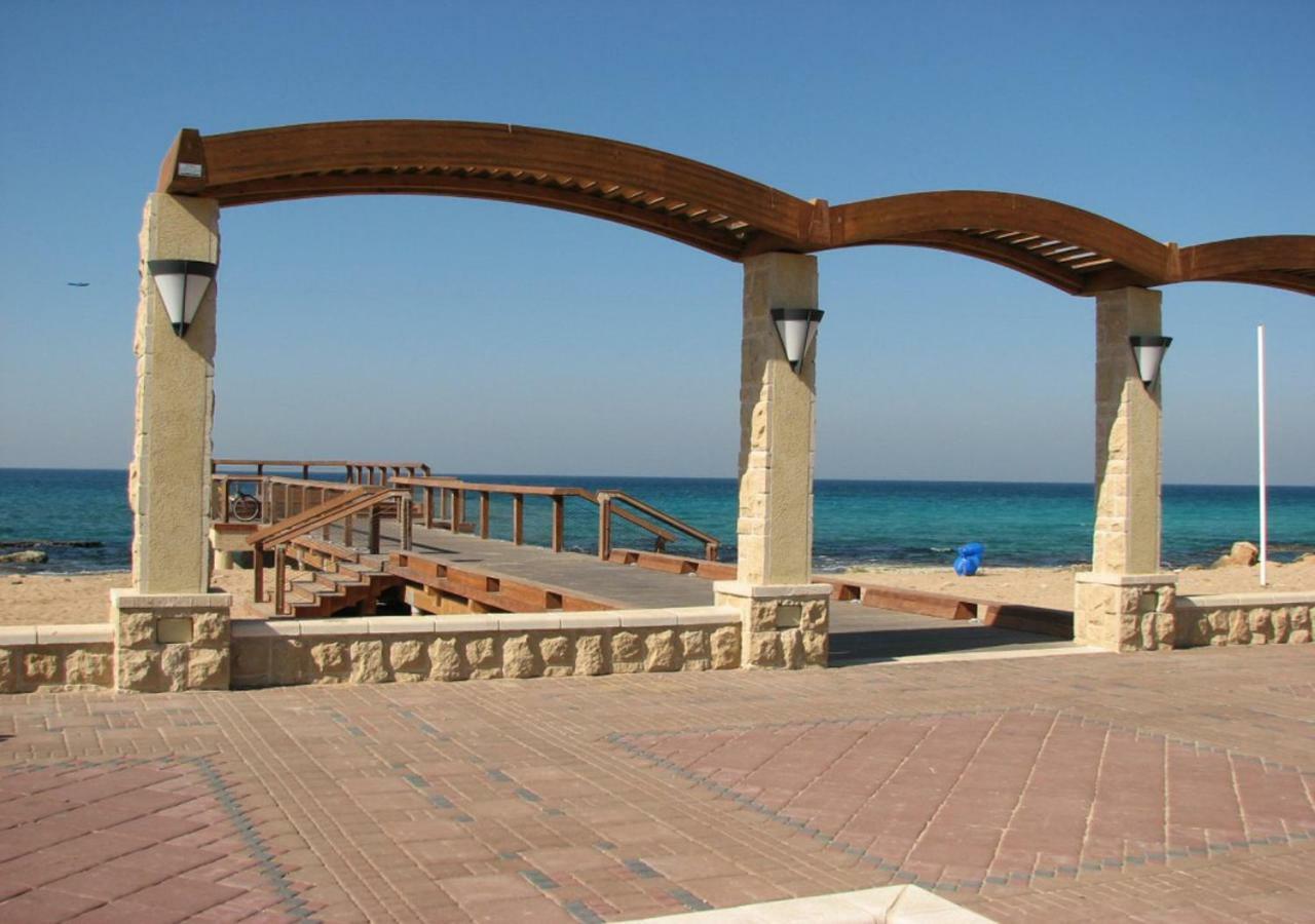 Balfour Sea View City Center Нагария Экстерьер фото