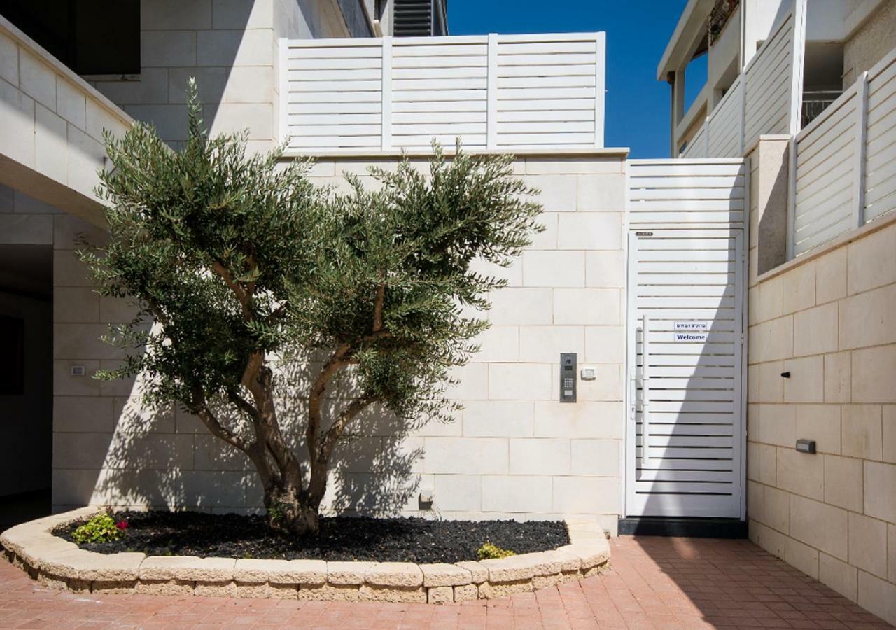 Balfour Sea View City Center Нагария Экстерьер фото